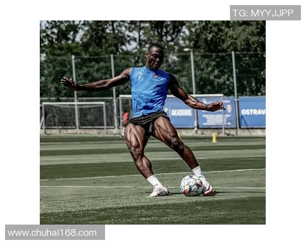 足球丑人背后的故事与荣耀揭示了运动员的真实魅力与坚持不懈的精神